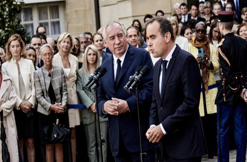 "Aucun de nous n'a de garantie pour la suite" : les ministres gèrent les affaires courantes et attendent le remaniement
          Le Premier ministre poursuit ses consultations, et tant qu'il n'y a pas de nouveau gouvernement, les ministres sortants gèrent les affaires courantes, sans savoir jusqu'à quand.
