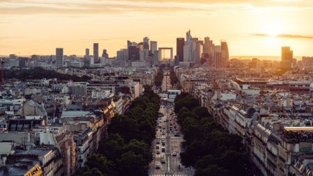 "Pourquoi le pays ne s'en sort pas avec tout ce qu'ils nous prennent ?" : à Neuilly, des contribuables aisés fustigent la gestion de l'argent public