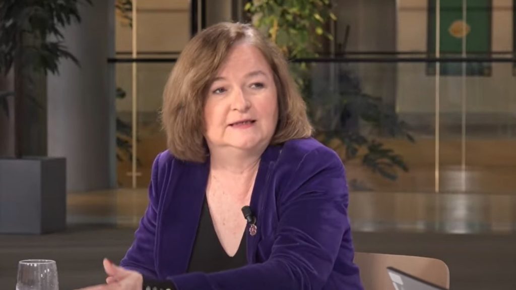 Assassinat de Charlie Kirk : Nathalie Loiseau menacée de mort après opposition à 1 minute de silence Assassinat de Charlie Kirk : l'eurodéputée Nathalie Loiseau a reçu des menaces de mort après s'être opposée à une minute de silence
