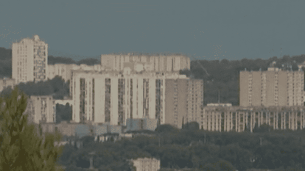 Banlieues : l'État dépense-t-il trop dans les quartiers ?