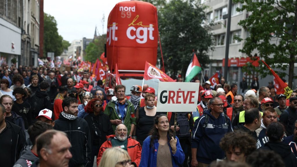 Annonces de Sébastien Lecornu : la CFDT, la CGT et la CFTC ne sont pas convaincues et appellent à la mobilisation