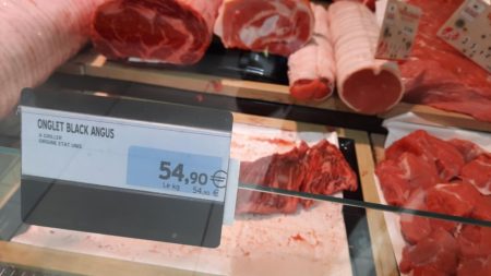 :
    Reportage



  



  




    
    "Maintenant, il faut tout calculer au quotidien" : face à la situation économique et politique, des consommateurs désormais prudents sur leurs dépenses