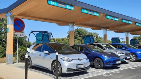 Moins chères à l'usage ? Trois questions sur le coût des voitures électriques