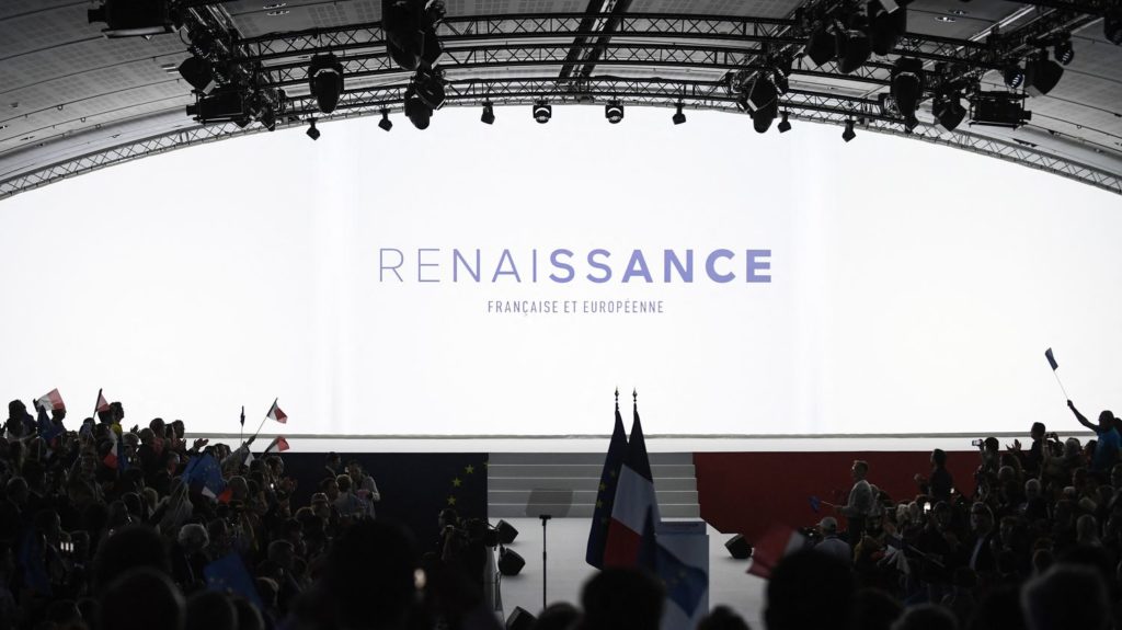 Macronistes militants favorables à mettre les partis autour de la table, contre les totems figés :
Reportage
"On ne peut plus se permettre d'avoir des totems figés" : les militants macronistes favorables à mettre les partis "autour de la table"