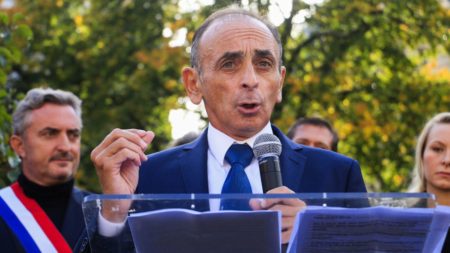 Manifestation à Londres de l’extrême droite avec Éric Zemmour – liberté d’expression Manifestation à Londres à l'appel de l'extrême droite : "Le sujet, c'est la liberté d'expression, mais c'est bien au-delà", selon Éric Zemmour, qui y participe