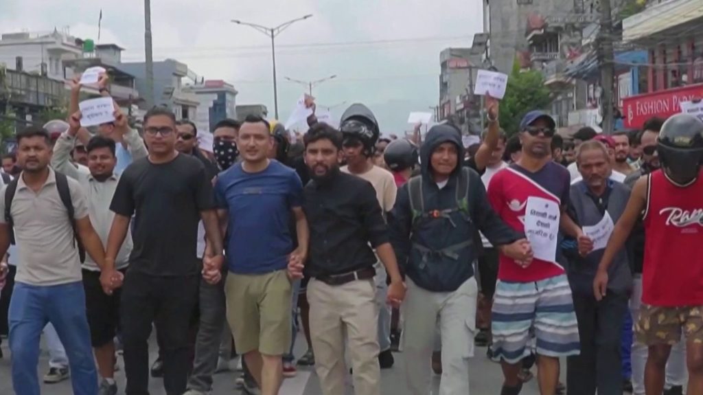 Népal : la jeunesse renverse un pouvoir jugé corrompu