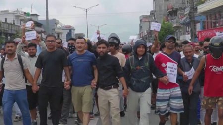 Népal : jeunesse renverse un pouvoir corrompu Népal : la jeunesse renverse un pouvoir jugé corrompu