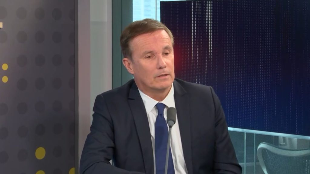 Nicolas Dupont-Aignan, président de Debout la France, appelle à la destitution d'Emmanuel Macron