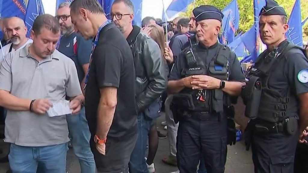 Policier agressé à Tourcoing : les policiers en colère dénoncent un "laxisme" après la remise en liberté de deux suspects