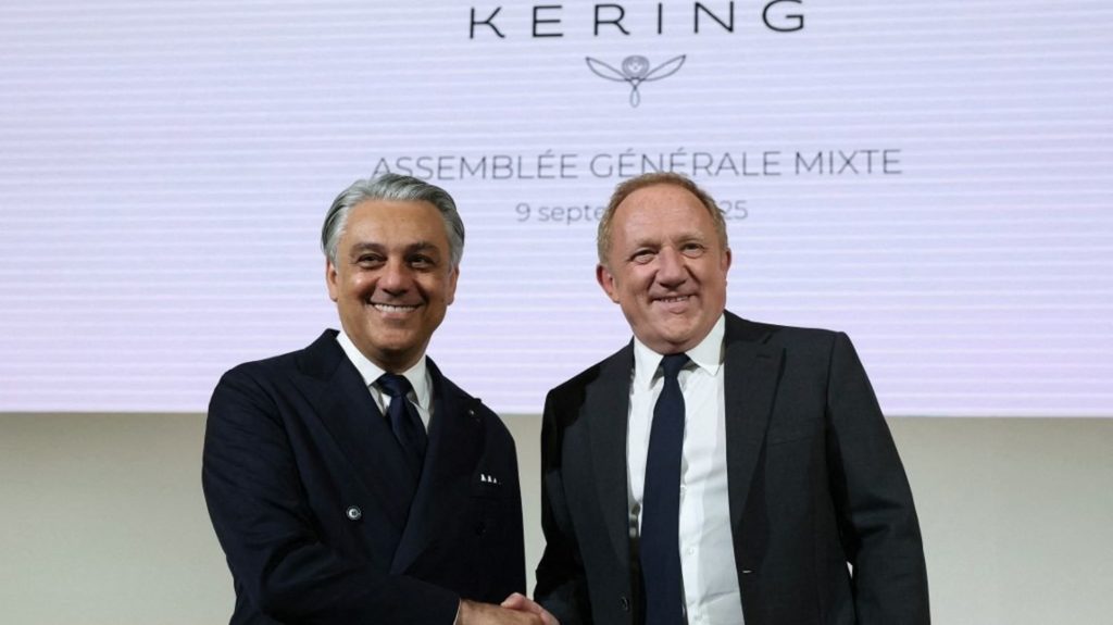 :
    le dernier publié



  



  




      

  

  
    
    Salaire des grands patrons : quel montant Luca de Meo va-t-il toucher au sein du groupe de luxe Kering ?

          Après avoir quitté le navire Renault en juin, en pleine crise du secteur automobile, Luca de Meo prend officiellement en septembre son poste chez Kering, le géant du luxe, qui comprend des marques comme Gucci, Yves Saint Laurent, Balenciaga ou Boucheron.
    
    

      
              
          Diffusé le 15/09
                      
            



  

  
  
    
        2min