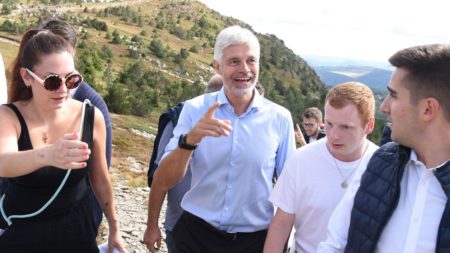 :
    Reportage




  



  




  
  Vote de confiance au gouvernement Bayrou : au mont Mézenc, Laurent Wauquiez s'en remet aux militants LR