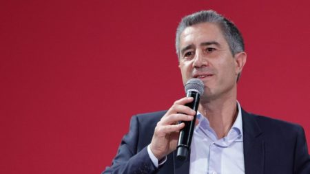 Vote de confiance du 8 septembre : le député François Ruffin demande la démission d'Emmanuel Macron
