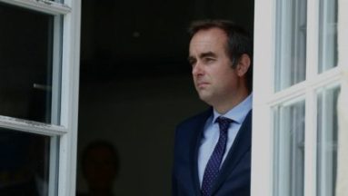 Annonces de Sébastien Lecornu : "C'est la même chose que François Bayrou, l'hypocrisie en plus", réagit l'insoumis Aurélien Le Coq