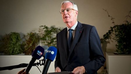 Législative partielle à Paris : l'ancien Premier ministre Michel Barnier annonce sa victoire avec "plus de 62%" des voix