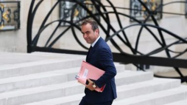 Les chefs de parti et de groupe de la coalition gouvernementale seront reçus à Matignon lundi