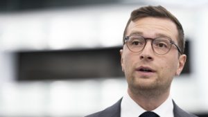 Crise politique : Jordan Bardella dénonce le "long bavardage" de Sébastien Lecornu et redit sa volonté d'un "retour aux urnes"