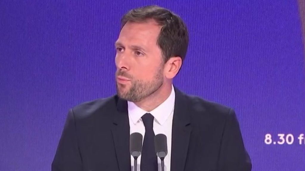 Budget 2026 : le macroniste Mathieu Lefèvre veut "travailler" avec le PS et LR, "des partenaires de jeu" qu'il appelle à "sortir des postures"