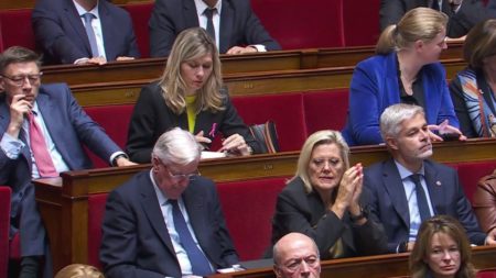 Censures rejetées : crise de nerfs chez les Républicains et les Socialistes