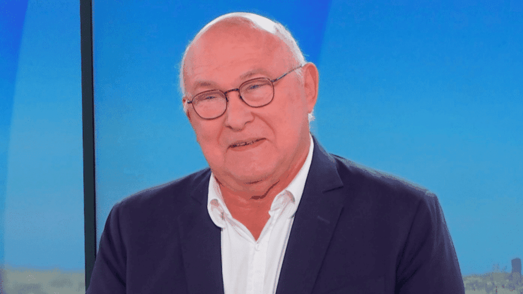 Crise politique : "Le problème de tout le monde, y compris des trois derniers Premiers ministres, c'est le président de la République", tranche Michel Sapin
