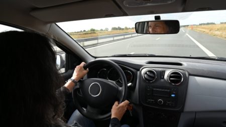 :
    Reportage




  



  




  
  "J'ai cassé mon pare-brise avec une vis pour avoir la Switch" : les "cadeaux" des réparateurs dans le collimateur des assureurs