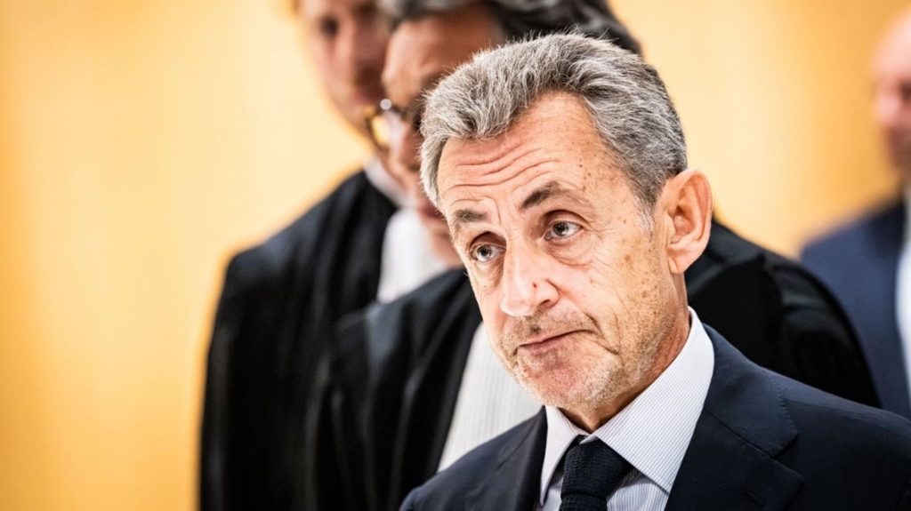 "Je m'attendais à tout, mais pas à cela", réagit Nicolas Sarkozy à sa condamnation à cinq ans de prison assortie d'une exécution provisoire