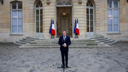 :
    Récit




  



  




  
  "Tout ça pour ça" : on vous raconte l'une des semaines les plus folles de la Ve République, de la démission de Sébastien Lecornu à sa reconduction comme Premier ministre