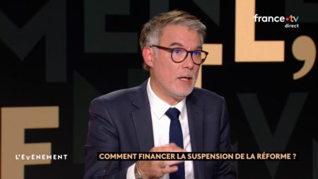 Suspension de la réforme des retraites : Faure affirme que Lecornu doit tenir ses engagements Suspension de la réforme des retraites : Olivier Faure assure que Sébastien Lecornu "n'a pas d'autre choix" que de "tenir ses engagements"