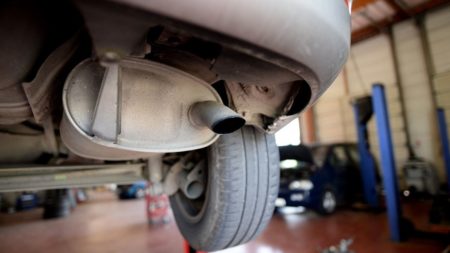 :
    le dernier publié



  



  




      

  

  
    
    "Elle a 334 000 kilomètres mais elle roule très bien" : de plus en plus de Français plébiscitent les vieilles voitures

          Peur de l'électronique, pouvoir d'achat en baisse, méfiance vis-à-vis de l'électrique... Autant de raisons qui expliquent en partie pourquoi les Français gardent de plus en plus longtemps leurs anciennes voitures et se tournent même vers des modèles déjà bien usés en cas d'achat.
    
    

      
              
          Diffusé le 20/10
                      
            



  

  
  
    
        4min
