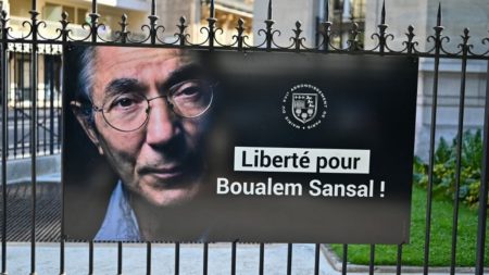 502 Bad Gateway Grâce de Boualem Sansal : Emmanuel Macron s'est entretenu avec l'écrivain et "remercie" le président algérien Abdelmadjid Tebboune