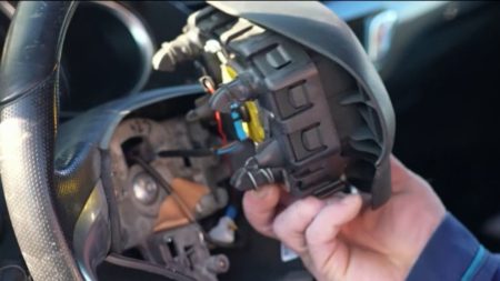 Airbags défectueux : nouveaux modèles de voiture concernés De nouveaux modèles de voiture concernés par des airbags défectueux