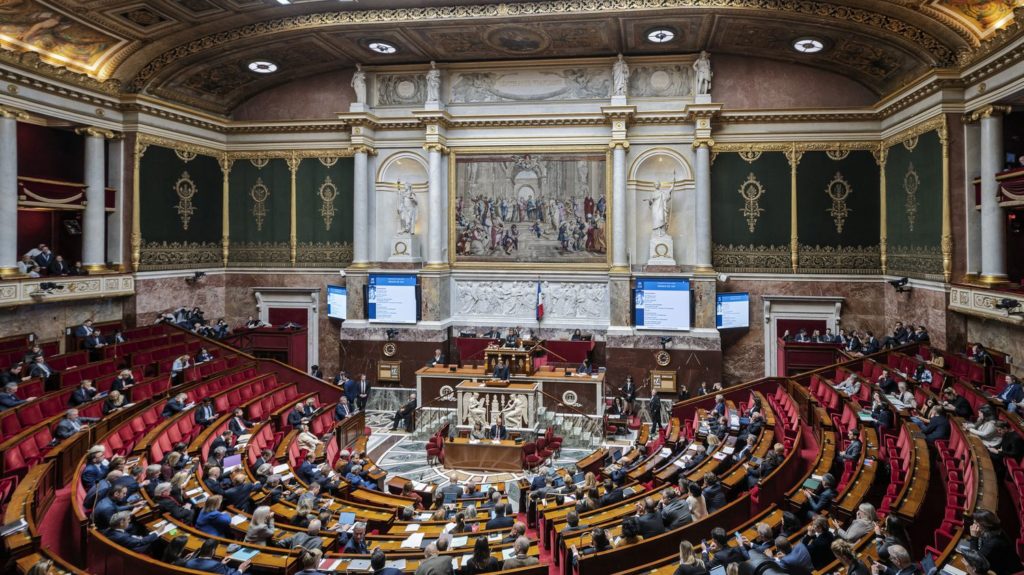 Budget 2026 : députés prolongent la contribution différentielle sur les hauts revenus Débats sur le budget 2026 : les députés prolongent la contribution différentielle sur les hauts revenus, lors de la première journée d'examen