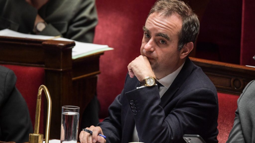Budget Frankenstein: marathon budgétaire à l’Assemblée nationale, sans 49.3 mais sous ordonnances "Ça va être un budget Frankenstein" : le marathon budgétaire débute à l'Assemblée nationale, sans 49.3 mais sous la menace des ordonnances