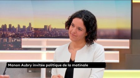 Budget : les socialistes "ont été humiliés par Sébastien Lecornu", estime l'eurodéputée LFI Manon Aubry