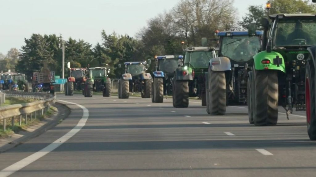 Colère des agriculteurs : un comité d'accueil pour Emmanuel Macron