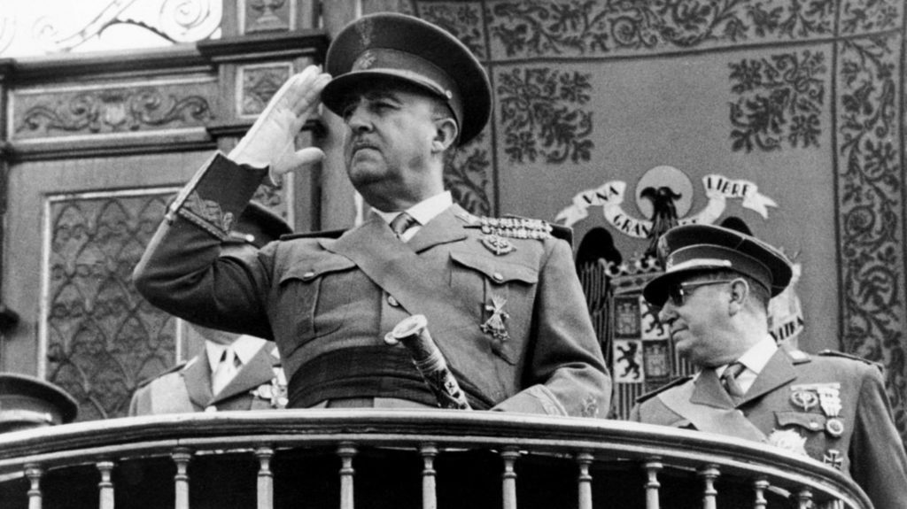 "Francisco Franco incarne l'oppression" : une sénatrice demande le retrait de la Légion d'honneur du dictateur espagnol, 50 ans après sa mort