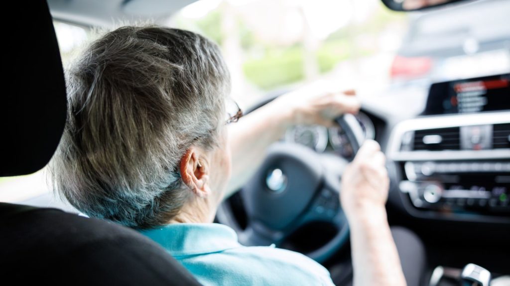 "Si je peux partir trois mois plus tôt !" : comment de futurs retraités vivent la suspension de la réforme promise par Sébastien Lecornu ?