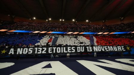 Hommage 13-Novembre, choc à Marseille, Call of Duty: ce que révèle le 14 novembre :
le dernier publié
Un dernier hommage aux victimes du 13-Novembre, choc à Marseille, Call of Duty : ça dit quoi ce 14 novembre ?
Ce vendredi 14 novembre, l'équipe de France s'est qualifiée pour le Mondial-2026 dans un match teinté d'émotions, dix ans après les attentats du 13-Novembre, le deuxième frère d'un militant anti-drogue a été tué à Marseille, et le nouveau Call of Duty est sorti sur Playstation et Xbox.
Diffusé le 14/11
2min