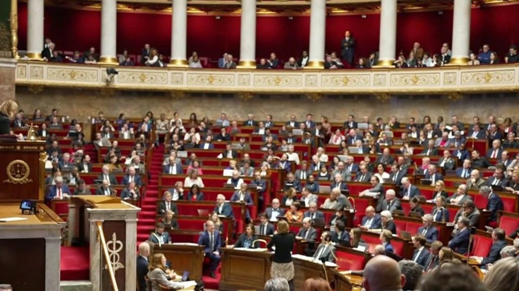 Réforme des retraites : suspension votée par les députés 255 voix contre 146 Réforme des retraites : les députés ont voté la suspension à 255 voix contre 146