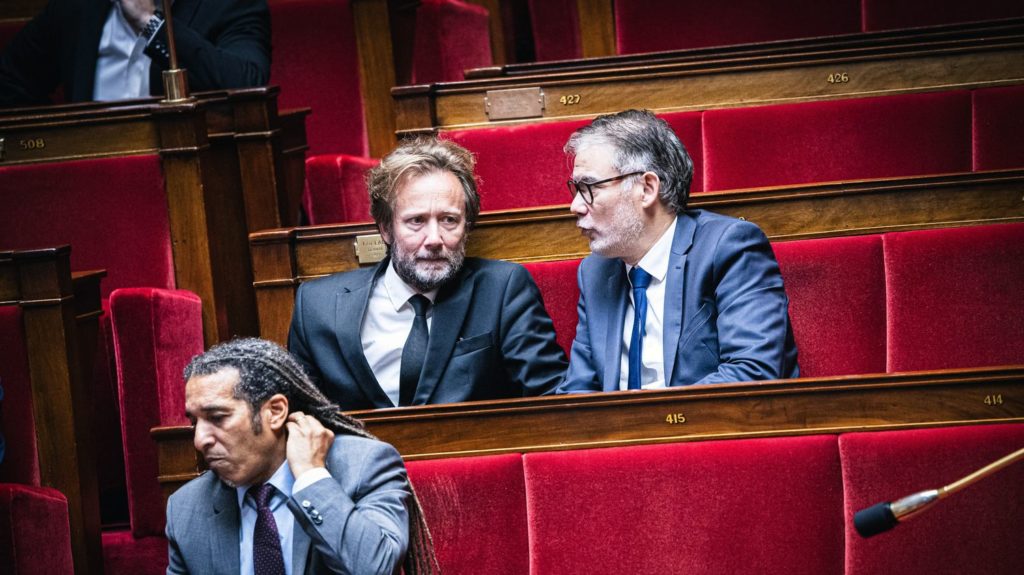 Socialistes menacent Sébastien Lecornu d’une censure avant les débats sur les recettes du budget "C'est très sérieux" : avant l'ouverture des débats sur la partie recettes du budget à l'Assemblée, les députés socialistes menacent Sébastien Lecornu d'une censure