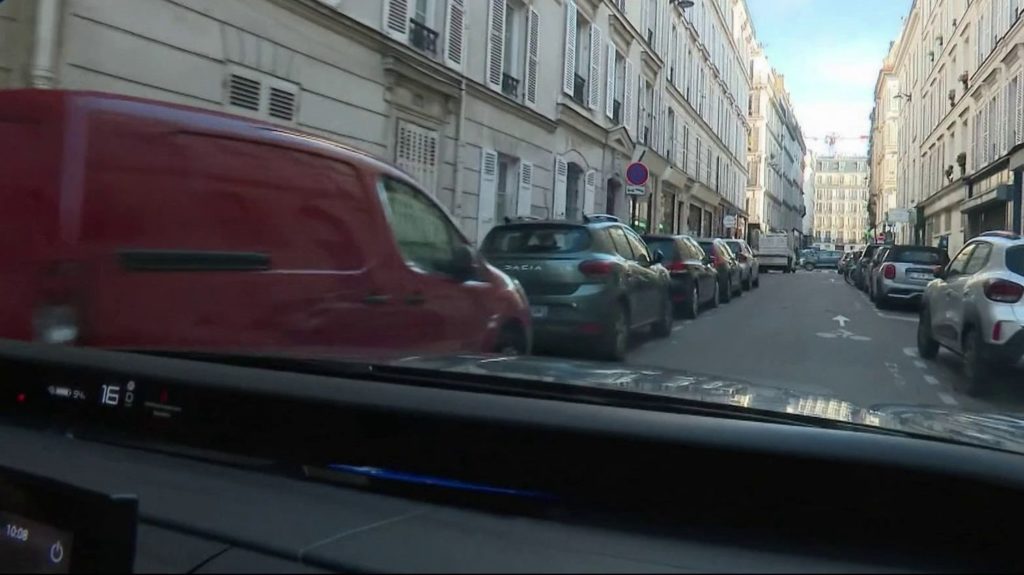 Stationnement : interdit de se garer près des passages piétons d'ici 2026