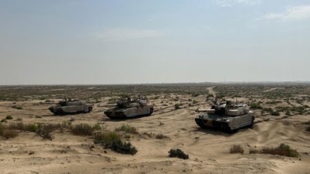 Forces françaises à Abou Dhabi: plus souples et réactives en marge de la visite d’Emmanuel Macron :
Reportage
"Ici, on est plus souple et plus réactif" : à Abou Dhabi, revue des forces françaises en marge de la visite d’Emmanuel Macron