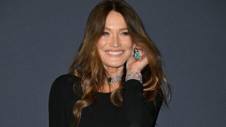 Carla Bruni annonce avoir terminé son traitement contre le cancer du sein