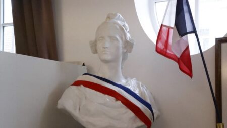 :
    Reportage



  



  




      

  

  
        
      


  
  


      :
    Reportage



  



  




    
    "J'ai du mal à trouver les 50% de femmes" : le casse-tête des listes paritaires aux municipales 2026 dans les petites communes