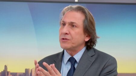 Budget 2026 : "La poursuite de la loi spéciale, c'est la pire des choses. Ça n'a que trop duré", estime Jérôme Guedj, député PS de l'Essonne