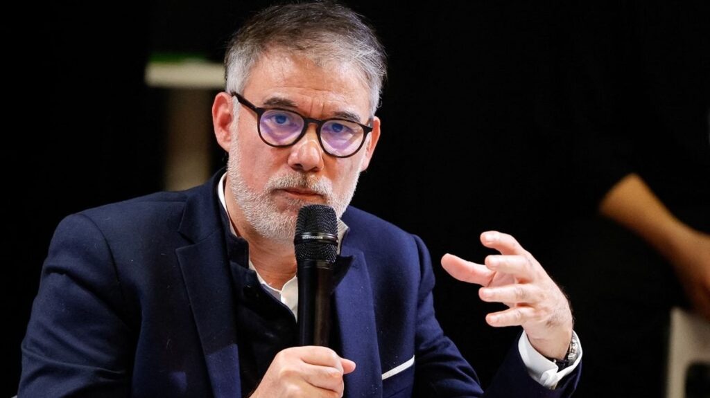 Budget 2026 : le patron du PS prêt à ne pas voter la censure en cas de 49.3 si le financement des nouvelles mesures ne se fait pas "sur le dos des Français"