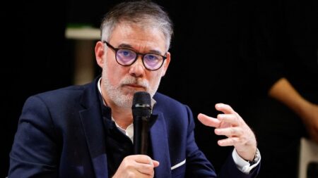 Budget 2026 : le patron du PS prêt à ne pas voter la censure en cas de 49.3 si le financement des nouvelles mesures ne se fait pas "sur le dos des Français"