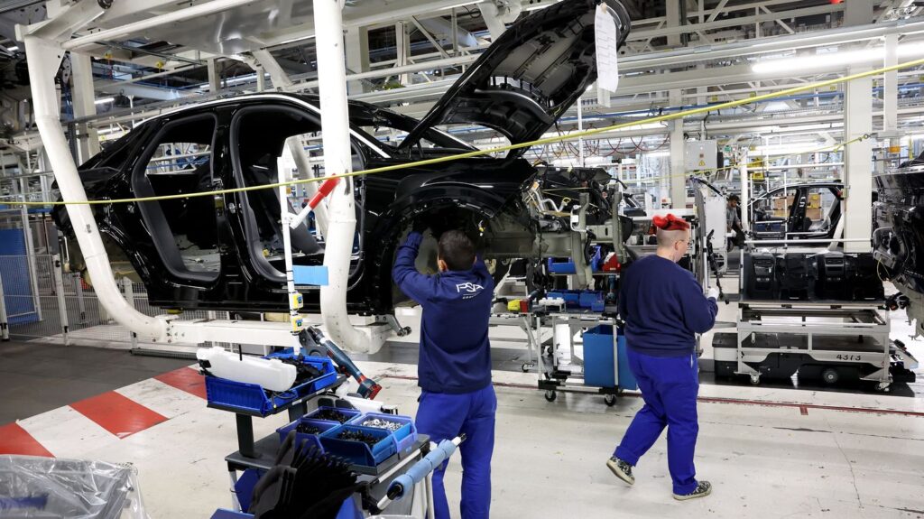 Marché automobile français : 1,6 M d’immatriculations de voitures neuves en 2025, -5% Marché automobile français : 1,6 million d'immatriculations de voitures particulières neuves en 2025, en baisse de 5 %