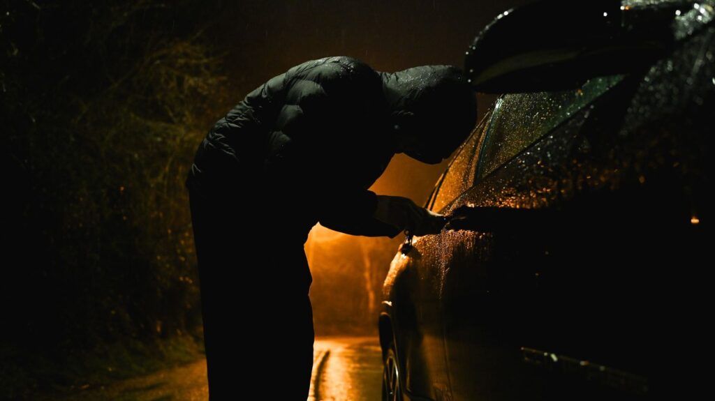 :
    le dernier publié



  



  




      

  

  
    
    Baisse des vols de voitures, mais sophistication inquiétante des filières criminelles

          En 2025, près de 44 000 voitures ont été dérobées en France, soit une baisse de 6% par rapport à 2024, mais les vols deviennent de plus en plus sophistiqués et organisés. Les SUV restent les cibles privilégiées.
    
    

      
              
          Diffusé le 19/02
                      
            



  

  
  
    
        2min