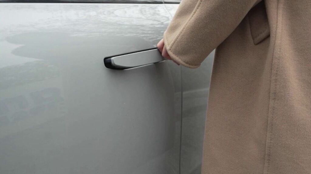 Automobile : la Chine veut interdire les poignées affleurantes