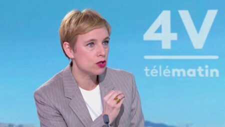 Clémentine Autain dénonce "une ambiance de chasse à La France insoumise qui n'est pas acceptable" après la mort de Quentin Deranque